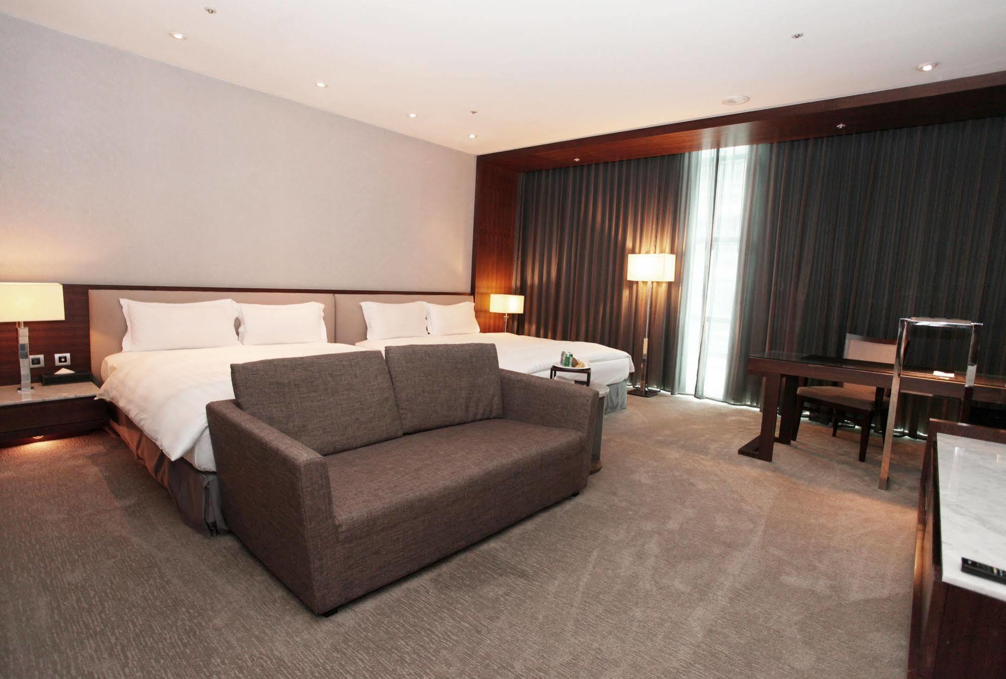 Taipung Suites Tainan Exterior foto